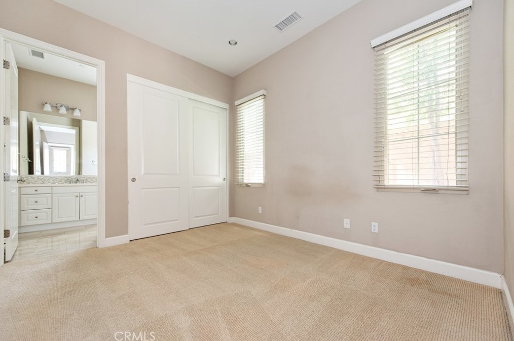 61 Thornapple, Irvine CA  92620-3337 exterior
