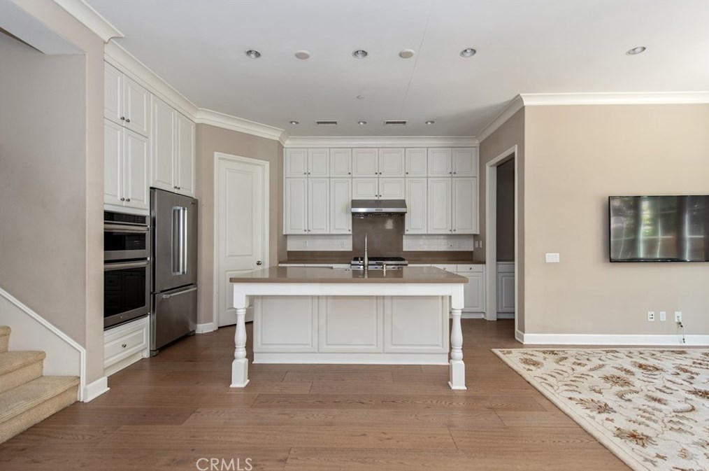 61 Thornapple, Irvine CA  92620-3337 exterior