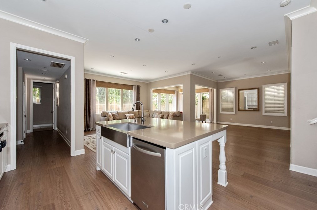61 Thornapple, Irvine CA  92620-3337 exterior