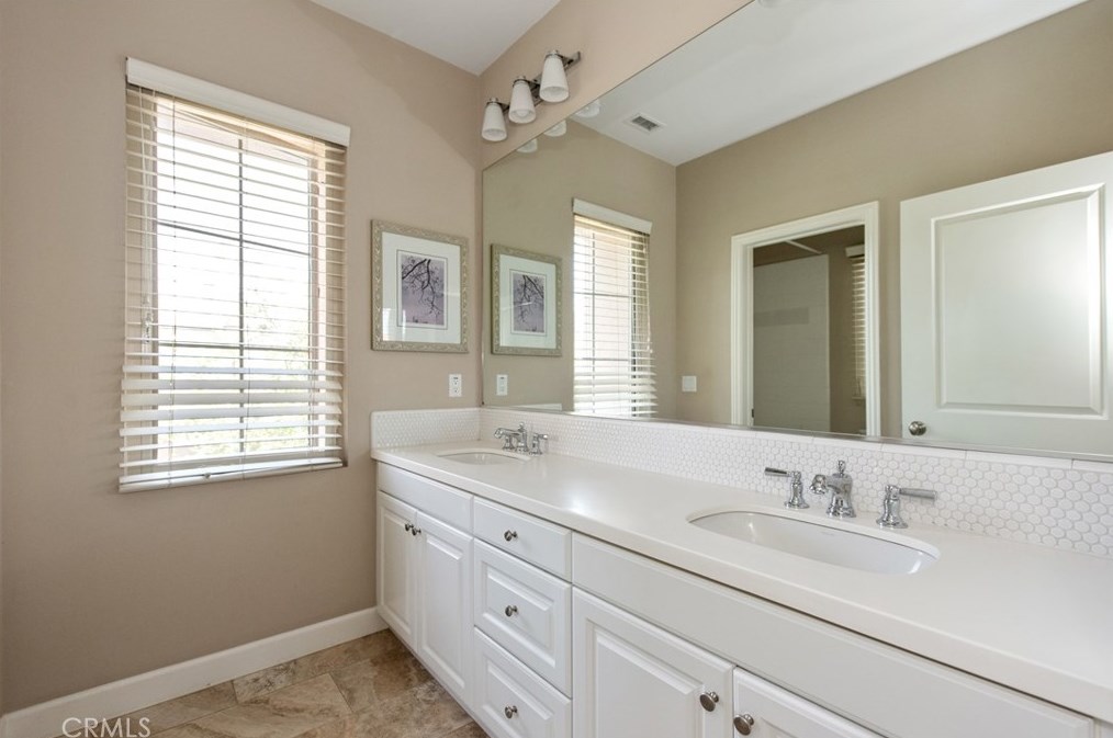 61 Thornapple, Irvine CA  92620-3337 exterior