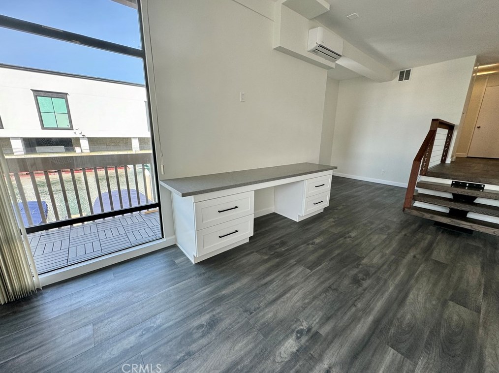 7137 Marina Pacifica Dr, Long Beach CA  90803-7008 exterior