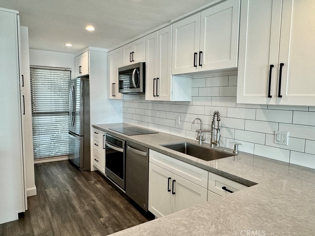 7137 Marina Pacifica Dr, Long Beach CA  90803-7008 exterior