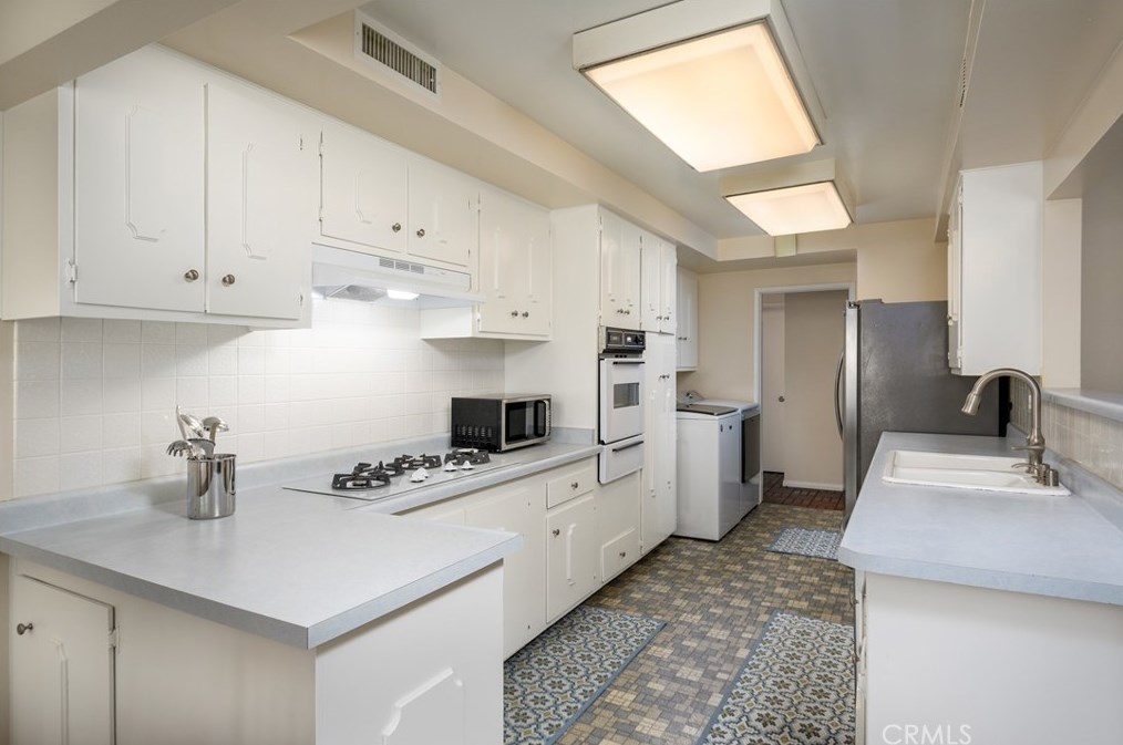 808 Westchester Dr, Anaheim CA 92804-3030 exterior