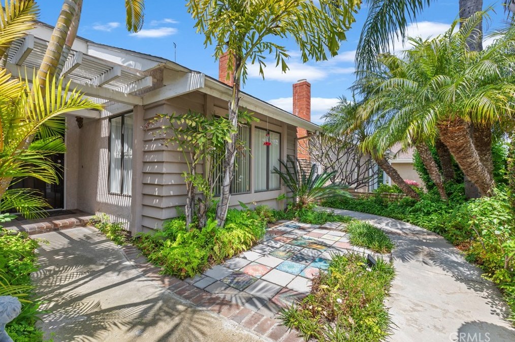 345 Lakedale Dr, Anaheim, CA 92807-2958