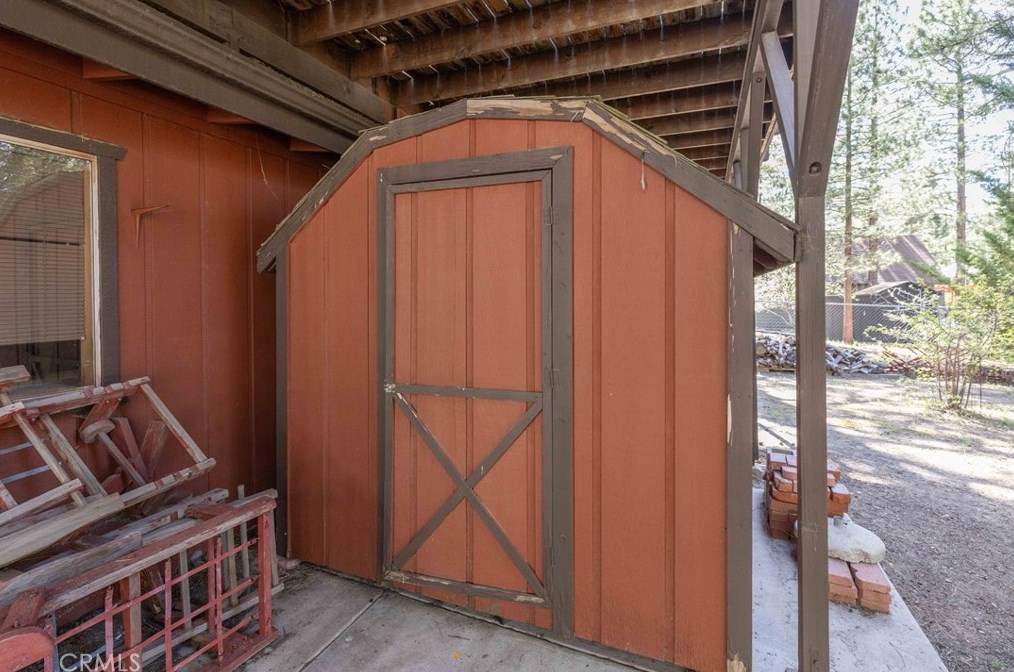 913 Mtn Ln, Big Bear City CA  92314-9110 exterior