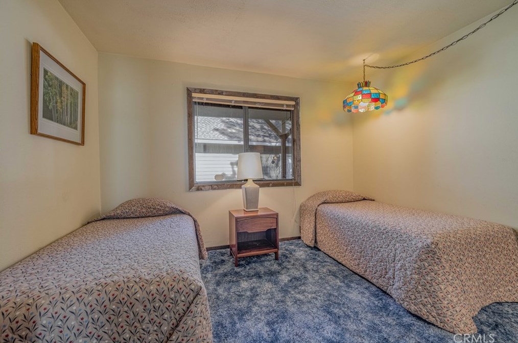 913 Mtn Ln, Big Bear City CA  92314-9110 exterior