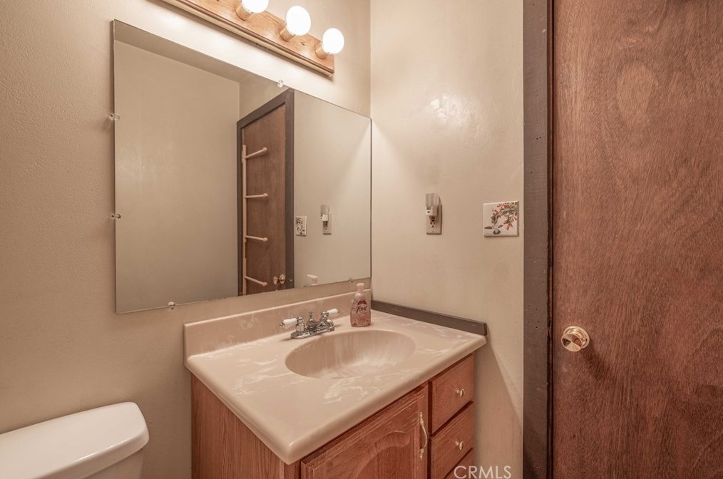 913 Mtn Ln, Big Bear City CA  92314-9110 exterior