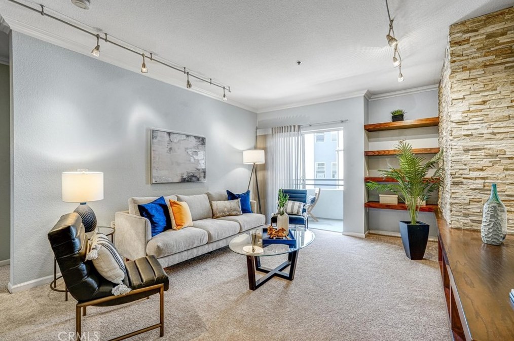 838 Pine Ave, Long Beach CA  90813-5818 exterior