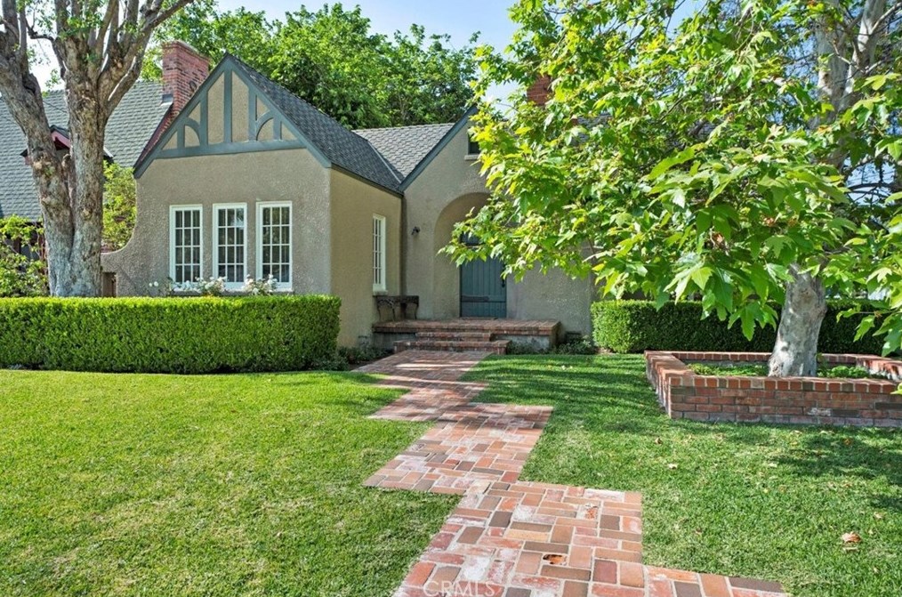 321 Santa Clara Ave, Santa Ana, CA 92706-2954