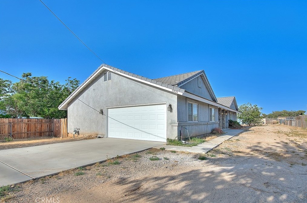 37424 90th St E, Juniper Hills, CA 93543