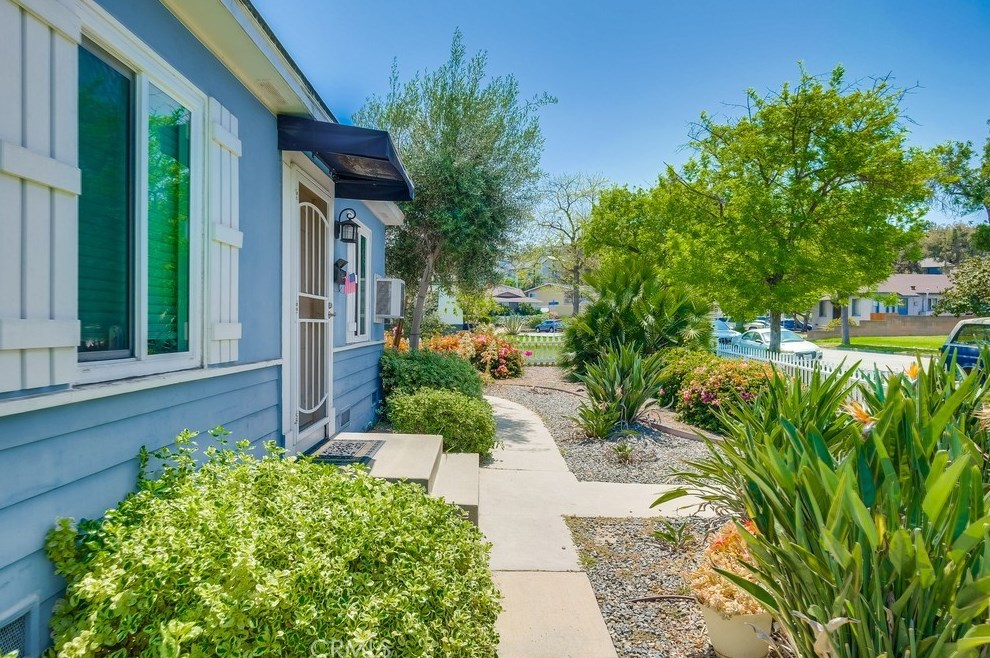 4134 Jacinto Way, Long Beach CA  90815-2633 exterior