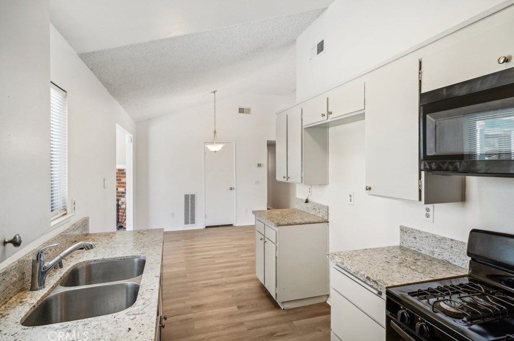 37253 Mahonia Ave, Palmdale CA  93552-4540 exterior