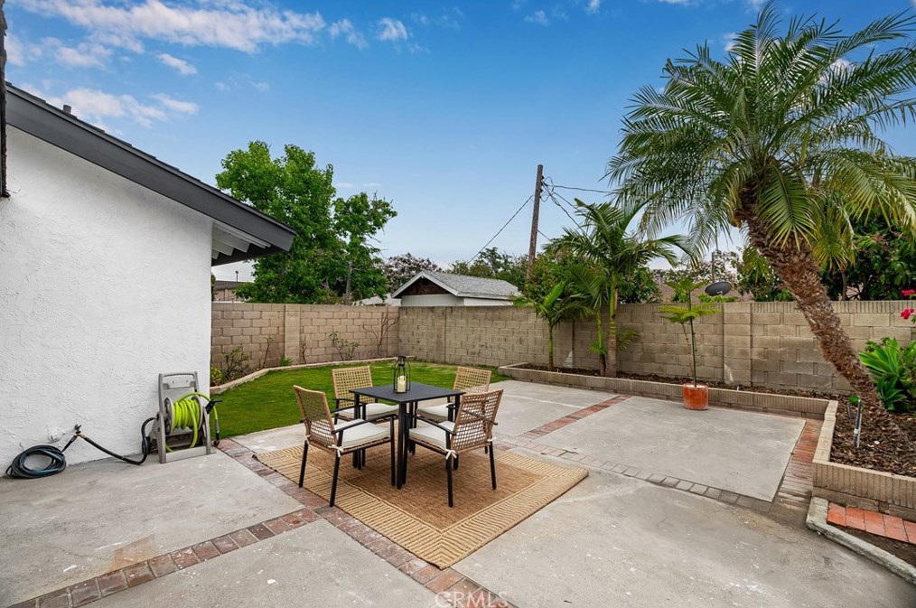 2112 Wellington Ave, Santa Ana CA  92701-3183 exterior