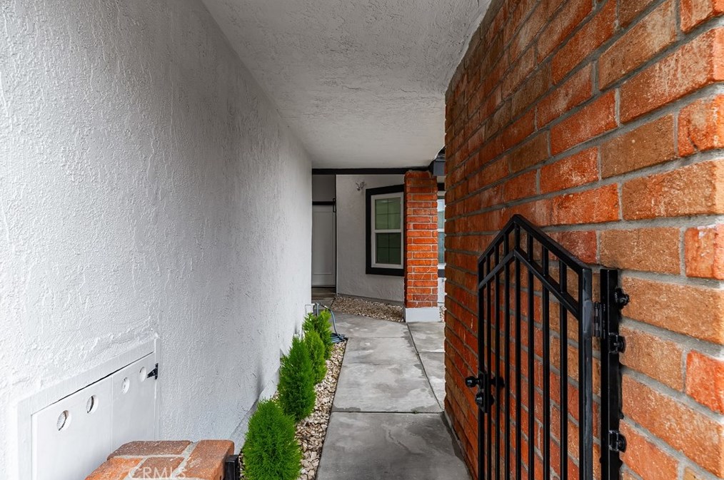 2112 Wellington Ave, Santa Ana CA  92701-3183 exterior