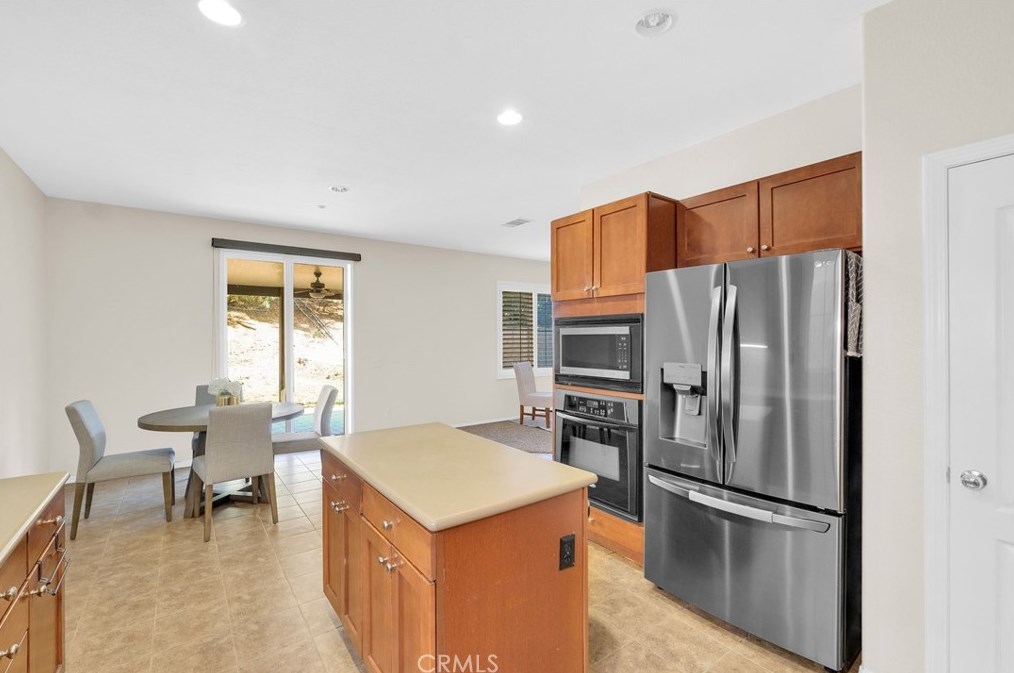 16517 Gala Ave, Fontana CA  92337-1525 exterior