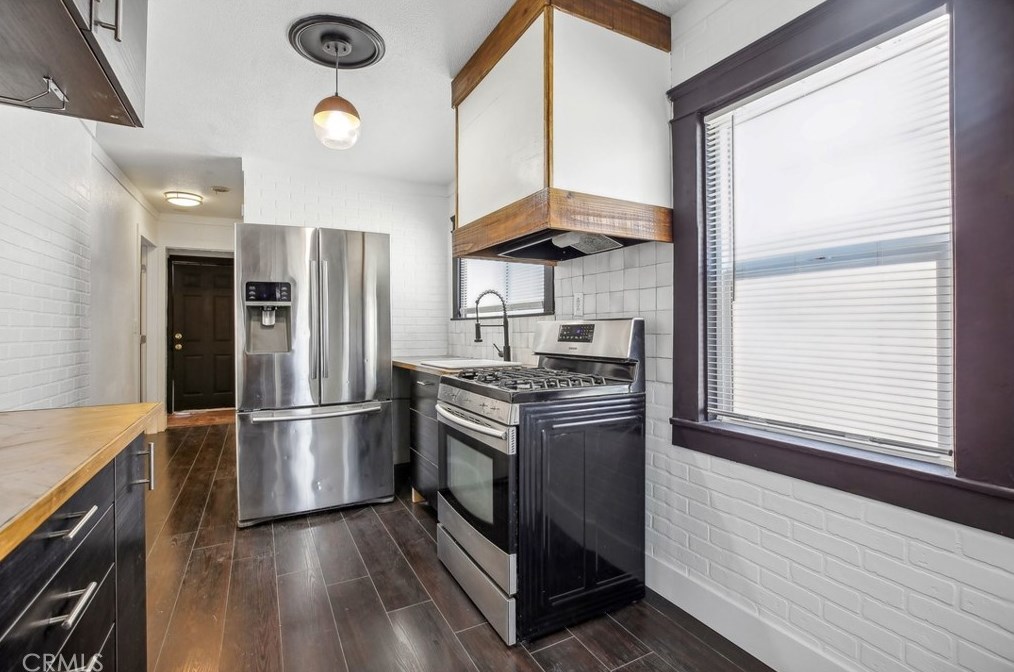 849 94th St, Los Angeles CA  90044-4701 exterior