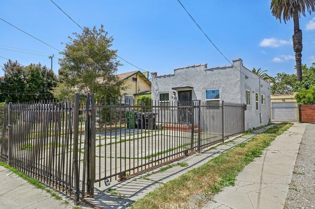 849 94th St, Los Angeles CA  90044-4701 exterior