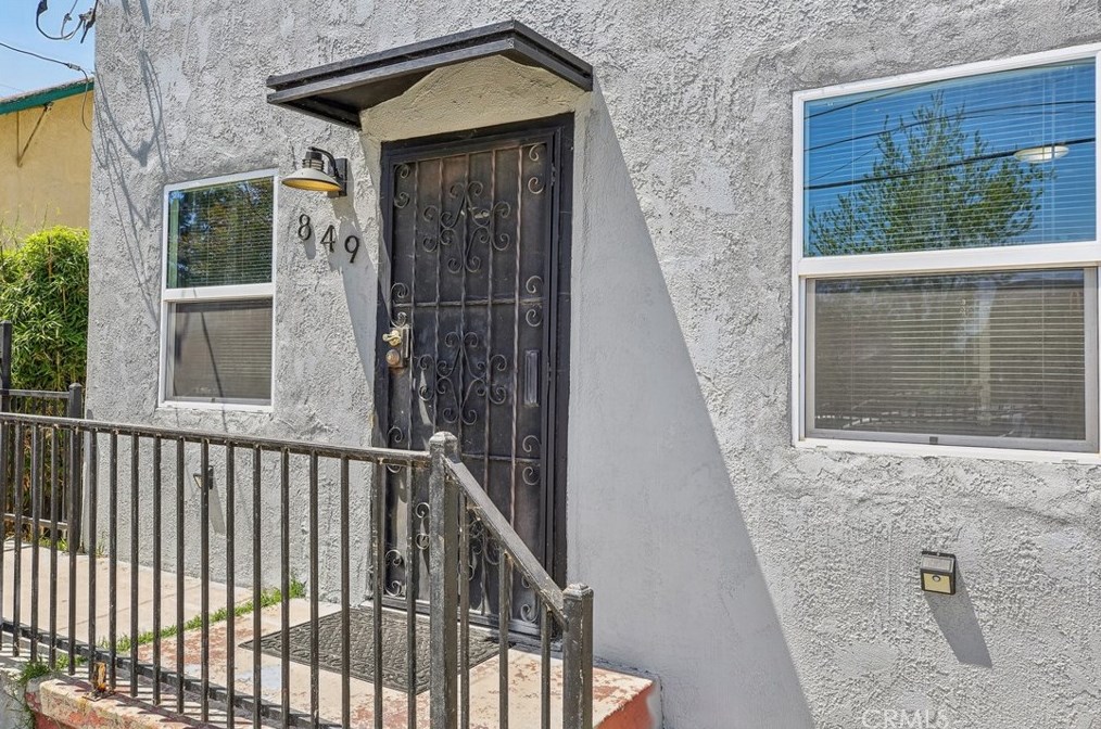 849 94th St, Los Angeles CA  90044-4701 exterior