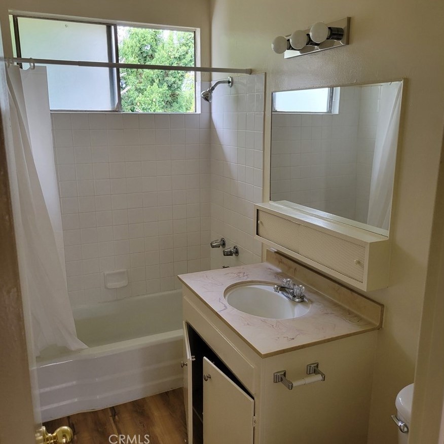 2449 5th St, Long Beach CA  90802-1607 exterior