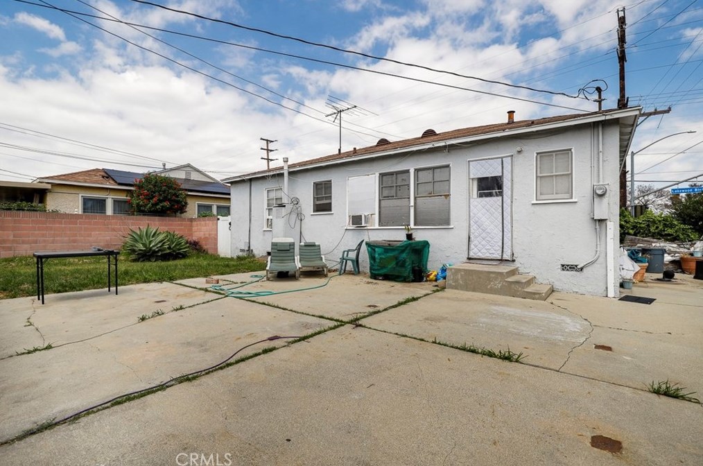 4703 Lakewood Blvd, Lakewood CA  90712-3513 exterior