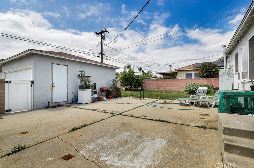 4703 Lakewood Blvd, Lakewood CA  90712-3513 exterior