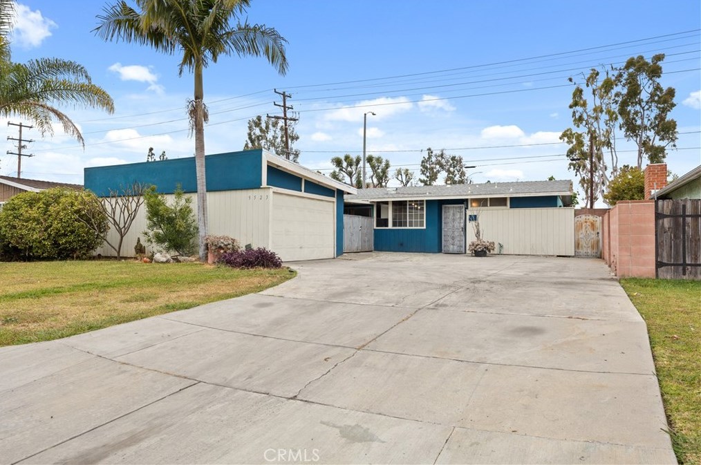 9523 Bright Ave, Whittier, CA 90605-2712