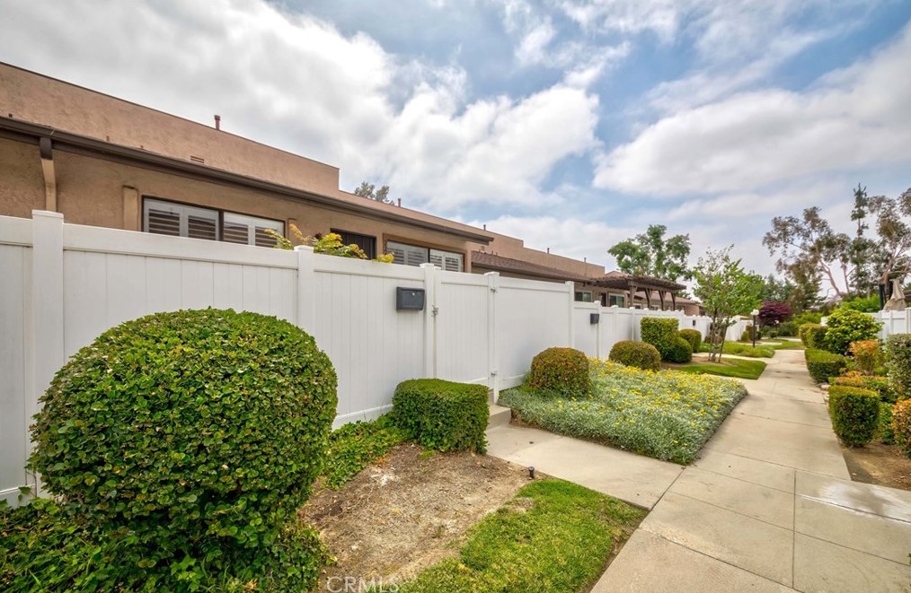 2242 Loma Alta Dr #19, Fullerton, CA 92833