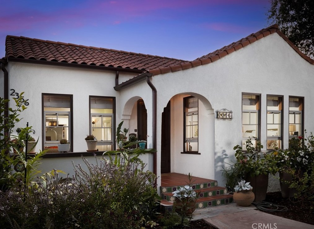 2356 Riverside Dr, Santa Ana, CA 92706-1613