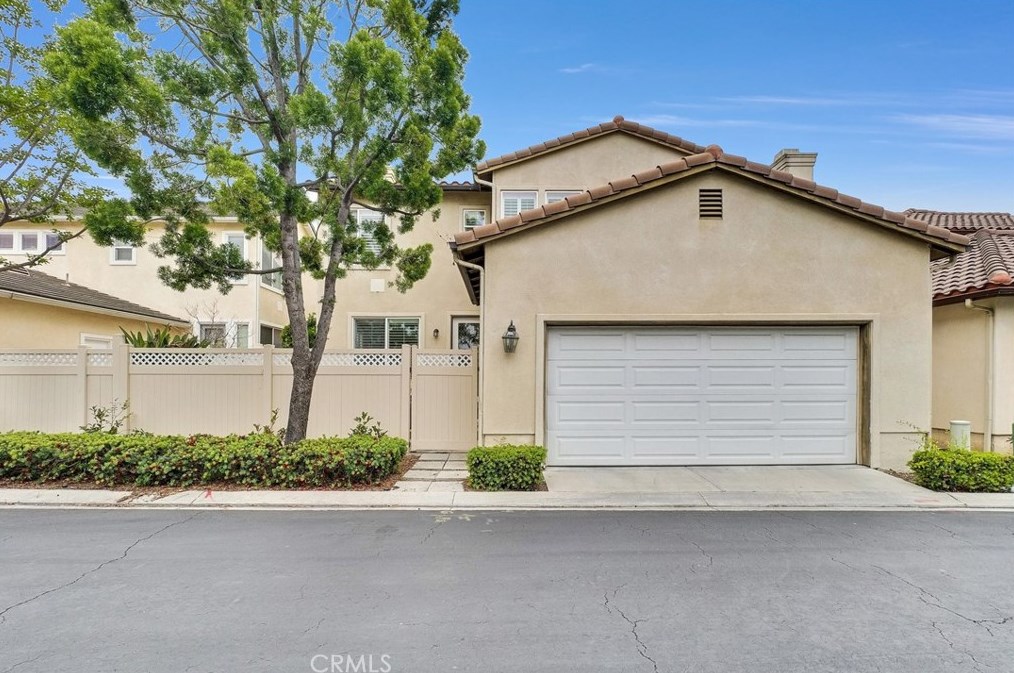 2016 Ward St, Fullerton CA  92833-5085 exterior