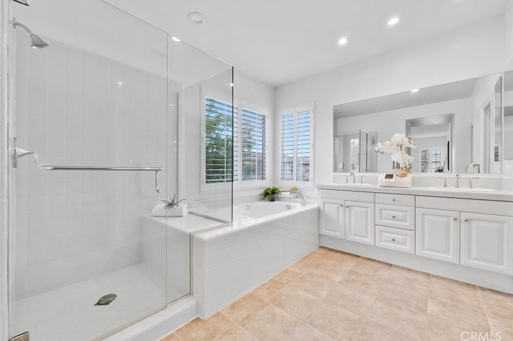 2016 Ward St, Fullerton CA  92833-5085 exterior