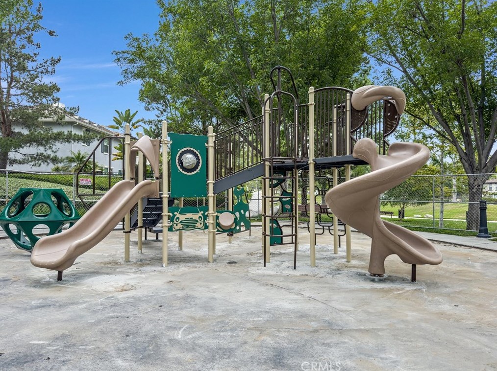 2016 Ward St, Fullerton CA  92833-5085 exterior