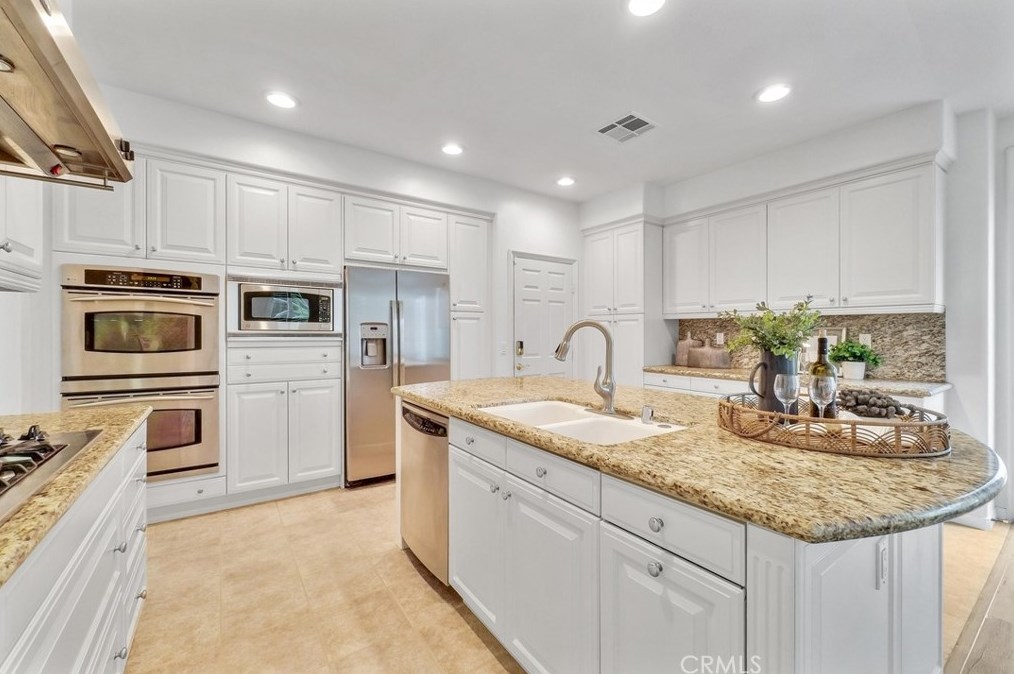 2016 Ward St, Fullerton CA  92833-5085 exterior