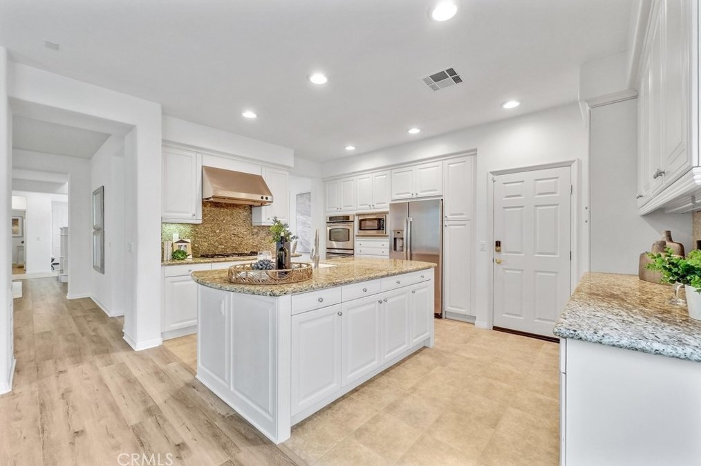 2016 Ward St, Fullerton CA  92833-5085 exterior