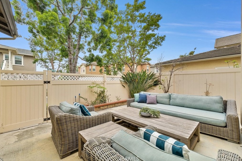 2016 Ward St, Fullerton CA  92833-5085 exterior