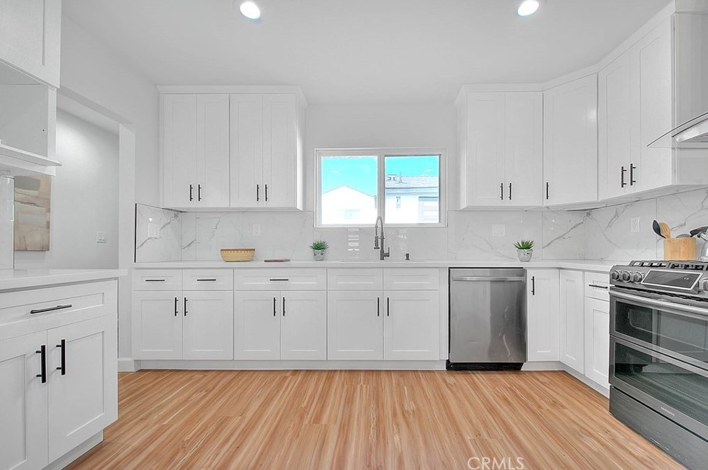 9236 Hobart Blvd, Los Angeles CA  90047-3820 exterior