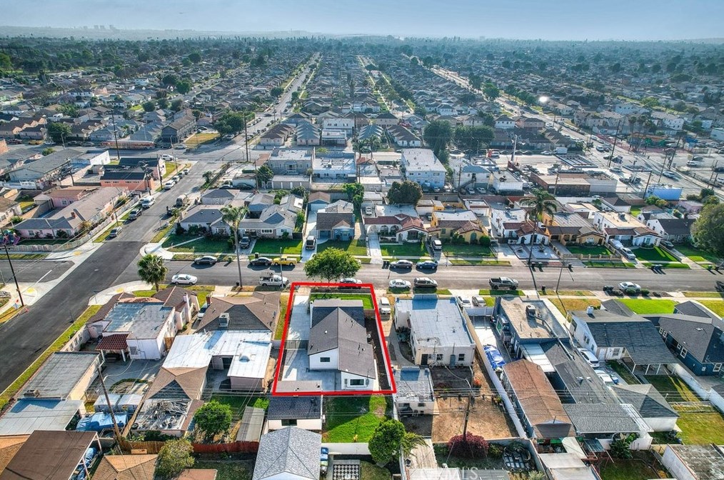 9236 Hobart Blvd, Los Angeles CA  90047-3820 exterior