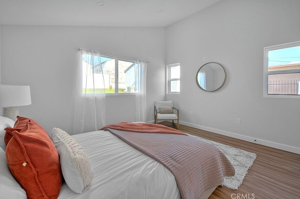 9236 Hobart Blvd, Los Angeles CA  90047-3820 exterior