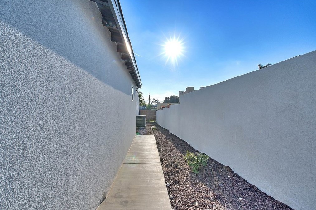 9236 Hobart Blvd, Los Angeles CA  90047-3820 exterior
