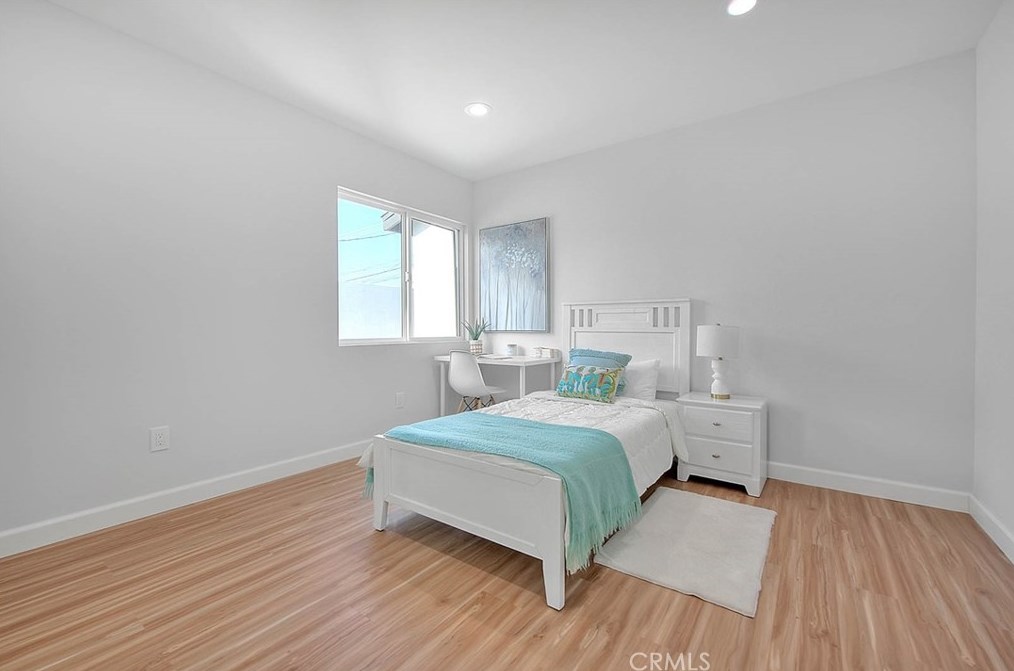 9236 Hobart Blvd, Los Angeles CA  90047-3820 exterior