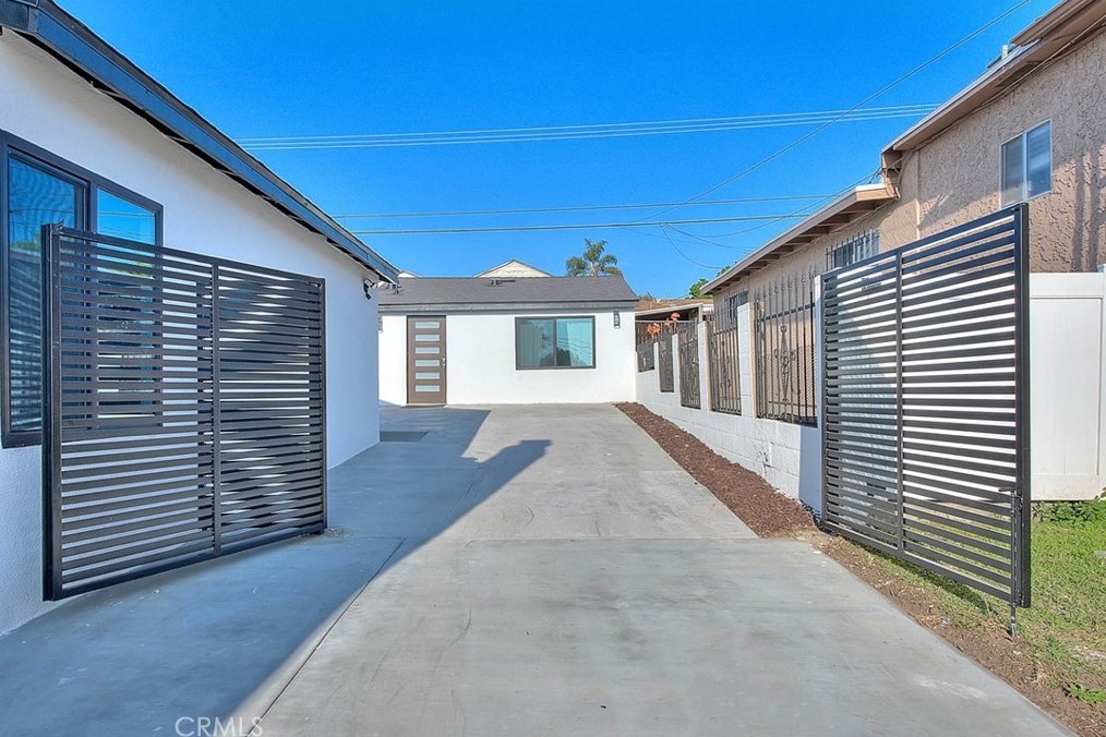9236 Hobart Blvd, Los Angeles CA  90047-3820 exterior