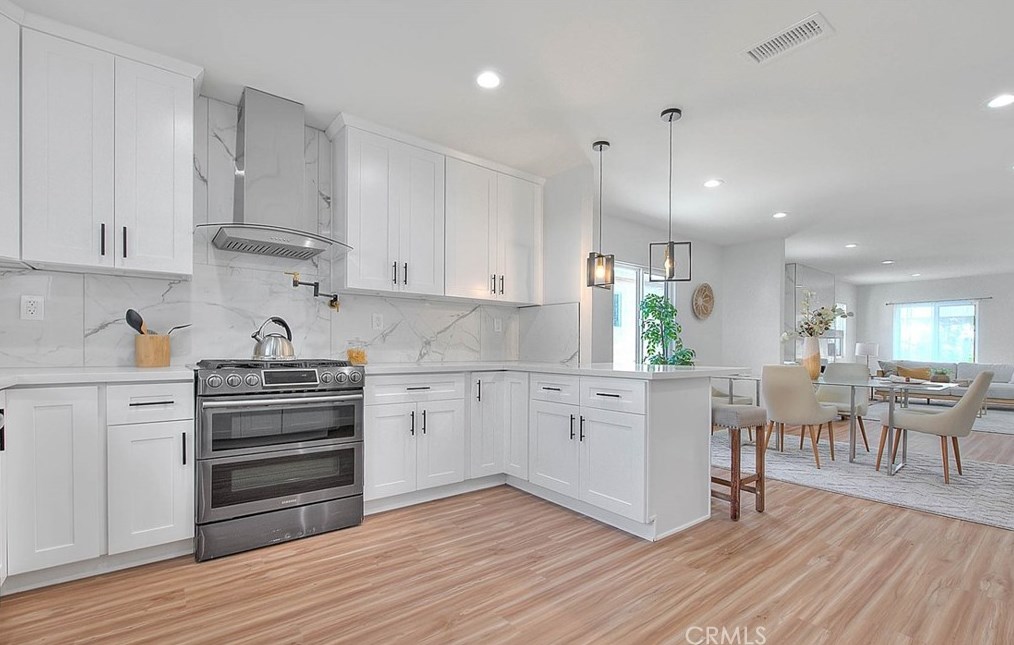 9236 Hobart Blvd, Los Angeles CA  90047-3820 exterior