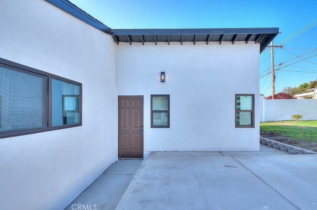 9236 Hobart Blvd, Los Angeles CA  90047-3820 exterior