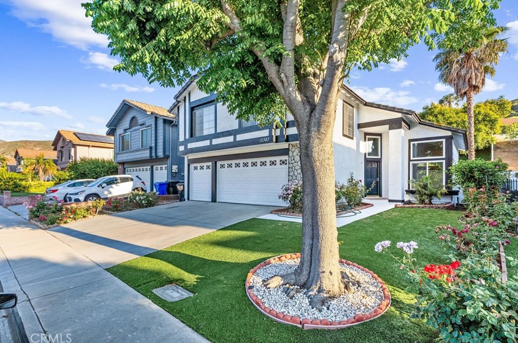15383 Daybreak Ln, Fontana, CA 92337-0945