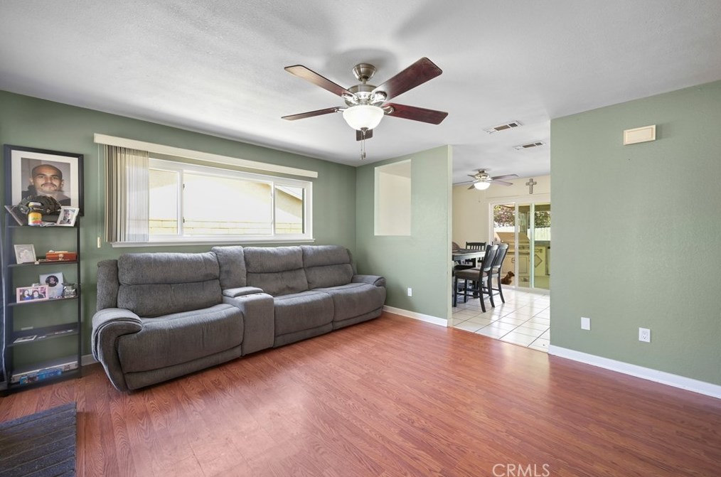 2925 Myers St, Riverside, CA 92503-5523