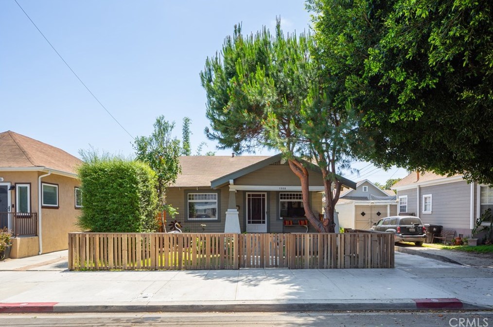 1308 Appleton St, Long Beach, CA 90802-4002