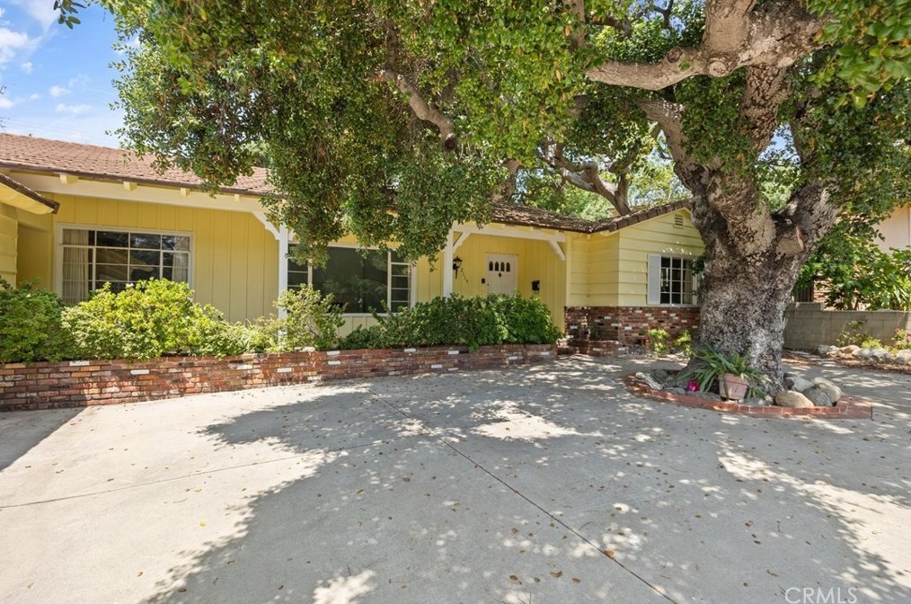 2115 Fox Ridge Dr, Pasadena, CA 91107-1011