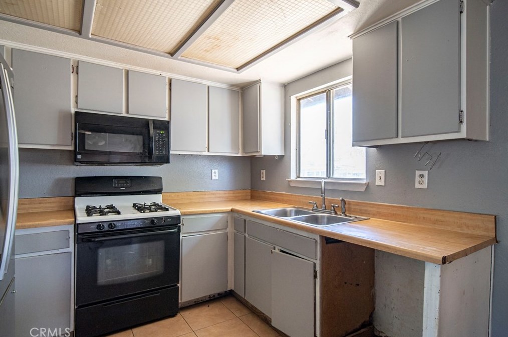 41023 162, Lancaster CA exterior