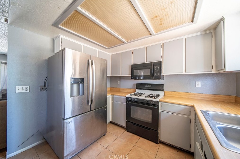 41023 162, Lancaster CA exterior