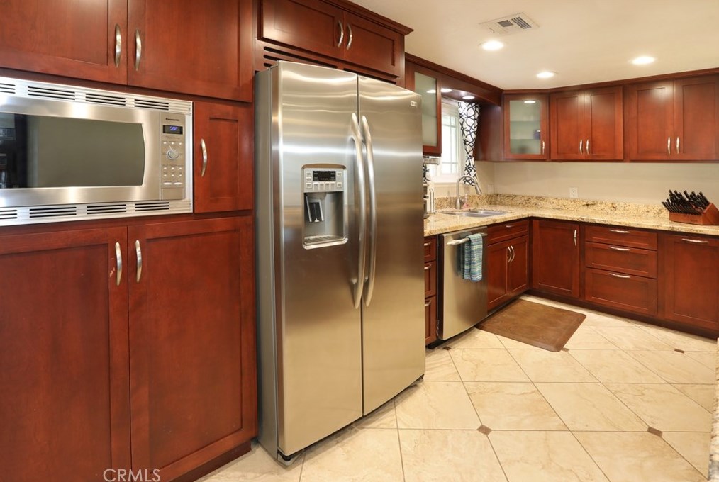 106 Barbara St, Anaheim CA  92806-3825 exterior
