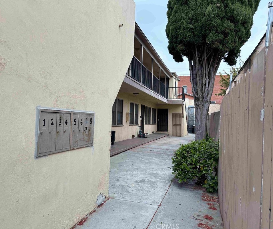 1922 Locust Ave, Long Beach, CA 90806-5466